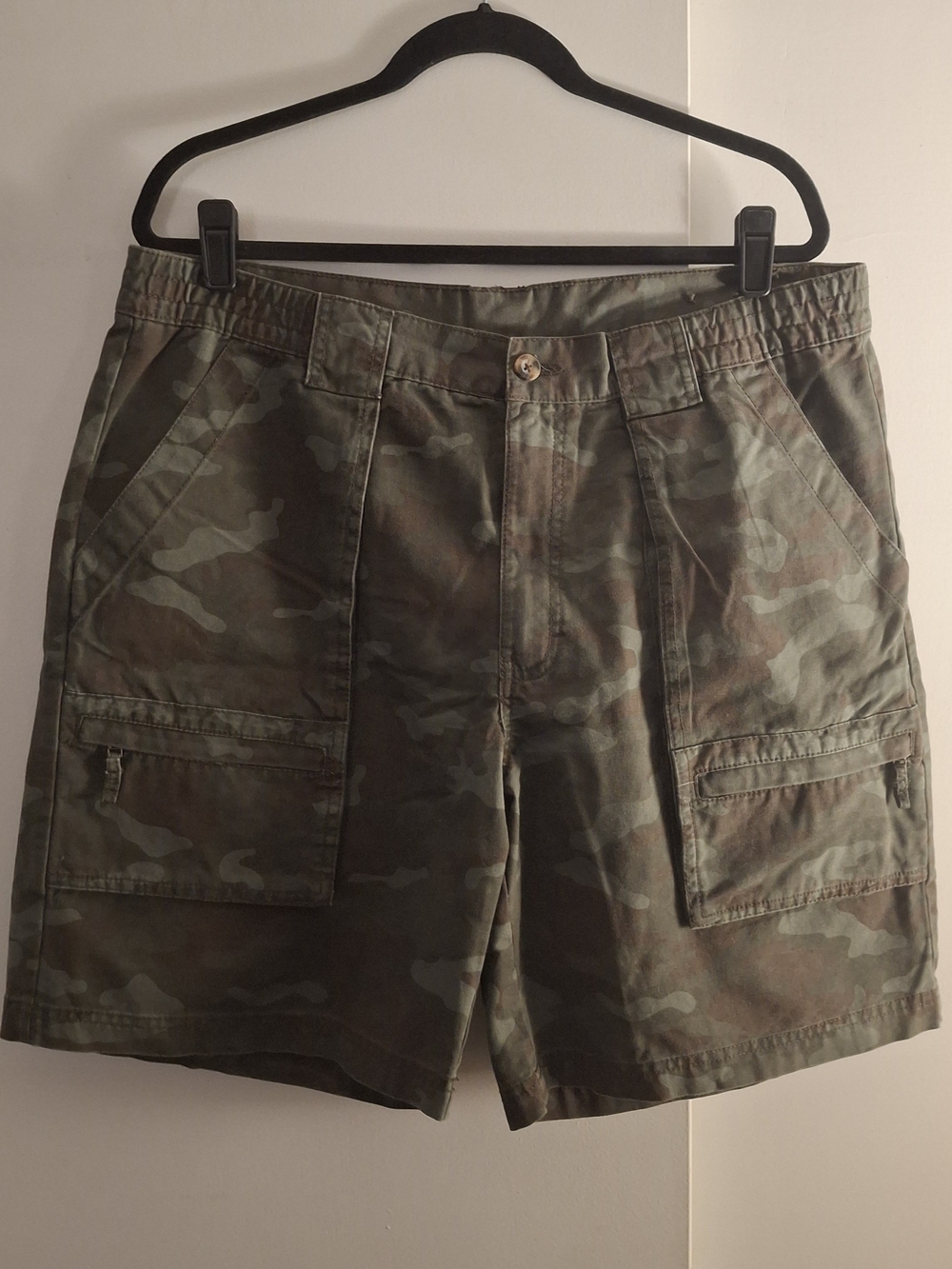 Outdoor Life Men's Olive Camo Utility Cargo Shorts